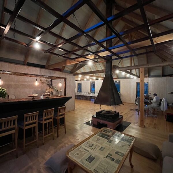 Bāra lete,kamīns,vieta muzikantiem,kāzu ēkā.